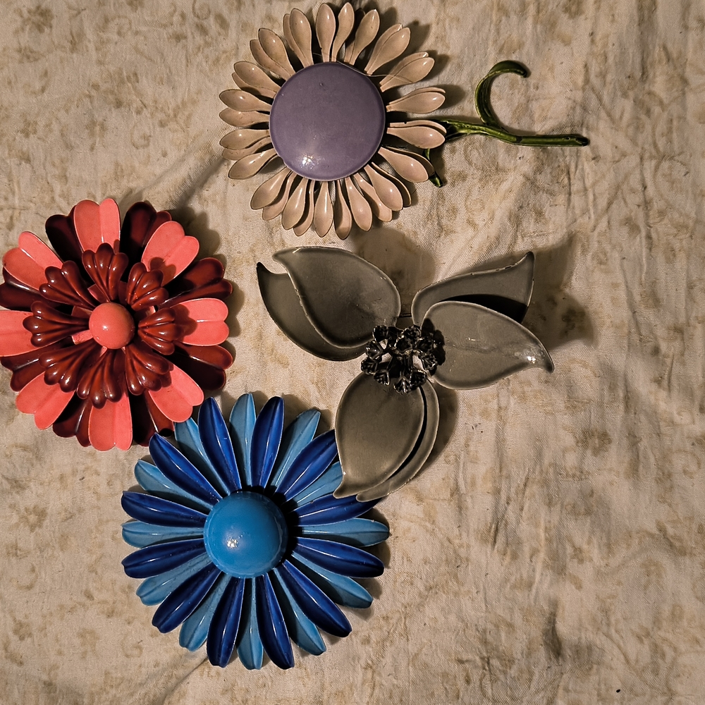 Vibrant Floral Decorative Accents with Dimensional Petals